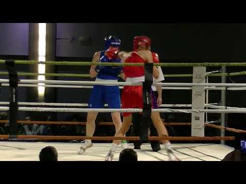Holly MacDonald(Red) VS Charlie Cavanogh(Blue)