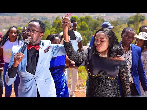 PST. ABED POWERFUL SONG DURING ZIPPORAH'S Father in-law Funeral.