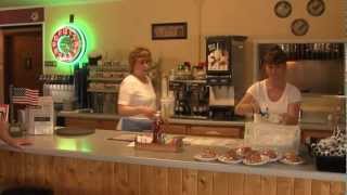 preview picture of video 'Great Getaways: 3 Seasons Cafe - Manistique, MI'