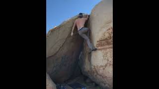 Video thumbnail of Fu Crack. Mount Rubidoux