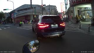 Re: [問題] 為啥右轉車輛要一直切到路邊