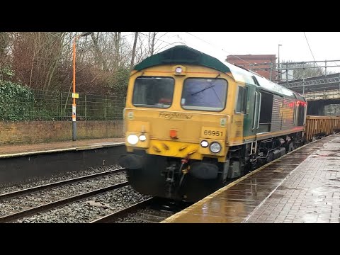 Freightliner Class 66951 passes through Smethwick Rolfe Street with 66544 on the rear
