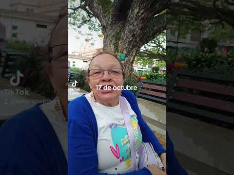 por acá paseando con mi madre en hispania suroeste Antioquia