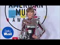 Taylor Swift commands attention on the 2018 AMAs red carpet