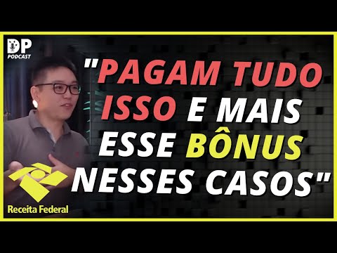How much do an analyst and an auditor at the Federal Revenue Service earn?