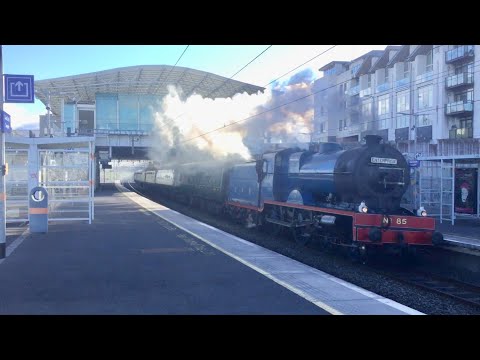 No.85 (Merlin) Carrying RPSI Mark 2s Puffing Past Clongriffin (September 23rd 2018)