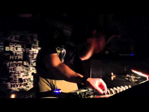 ZEROLINE VS  MADNESS  @ VIVE LA TECHNO @  Nice Club HalleSaale03 08 13