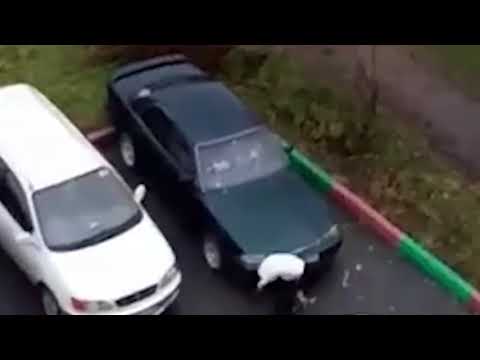 Нападение на Toyota Camry, бывшей жены со сковородкой
