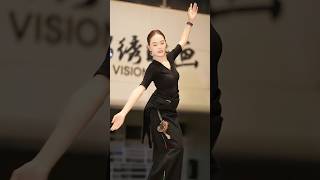 Download lagu Dancuo,  A new hairstyle makes Tibetan girl more feminine mp3