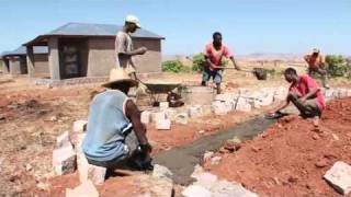 preview picture of video 'Vallisoletanos en Madagascar.'