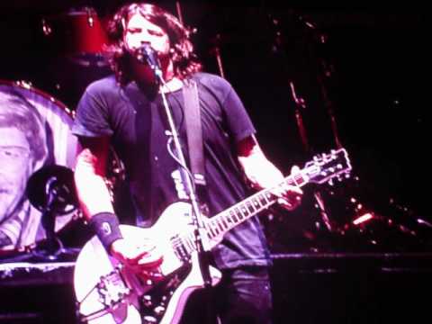 Dave Grohl singing Wheels - dedicated to his daughter Violet