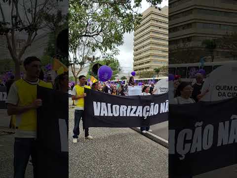 Manifestação de professores em greve e funcionários públicos na Cândido de Abreu.