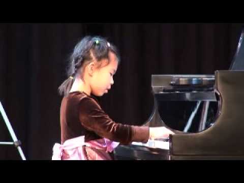5 Years Old  Amanda Cheung Plays Little Fairy Waltz by L. Streabbog