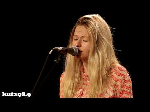 Still Corners - "The Message" (Live in KUTX Studio 1A)