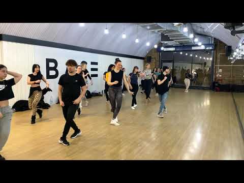 INCONDICIONAL   BACHATA FOOTWORK TRAINING | Prince Royce ft Carbonero Academy