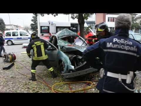 FORLÌ: Perde il controllo del mezzo rubato e va a sbattere, grave un 26enne forlivese | VIDEO