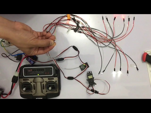 Vídeo relacionado con WANGCL 12 LED RC Car Light Kit Conjunto de Sistema de iluminación Kit de Luces Intermitentes de simulación Kit de Sistema de iluminación de Freno de dirección para RC Car1/10 RC Car/Truck/Crawler
