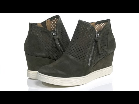 sofft bellview wedge sneaker