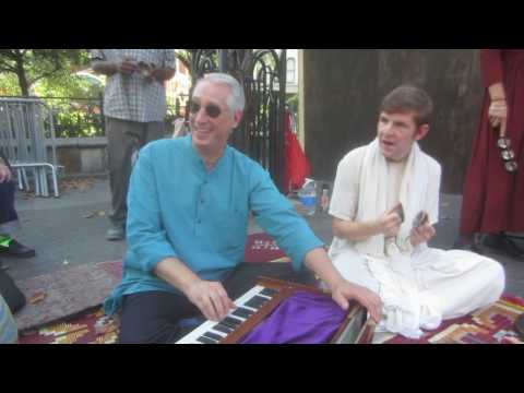 Yogesvara Prabhu Chants Hare Krishna at Union Square