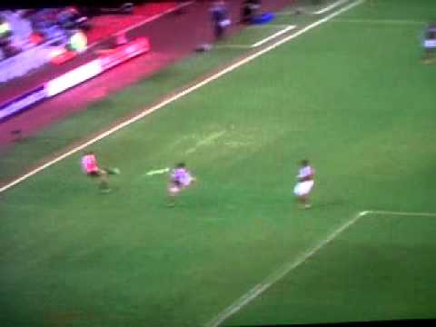 Seb Larsson scoring a blinder!