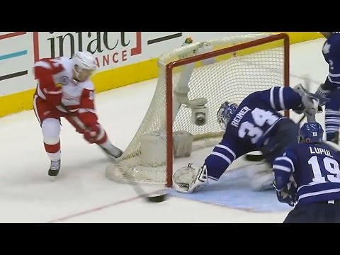 Reimer twists backward for great glove save