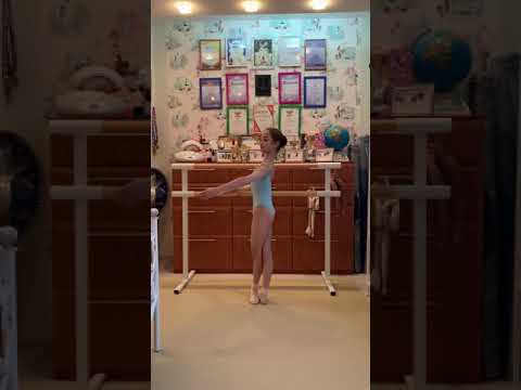 Rond de jambe en l’air с левой ноги