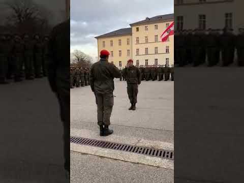 Gardekommandant begrüßt die neuen Rekruten