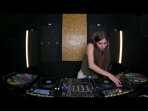 Donata Cerreto - Dj set Hard Techno - 366 - Riöt.scampia
