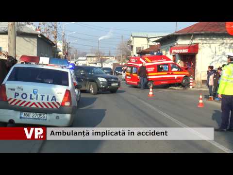 Ambulanță implicată în accident