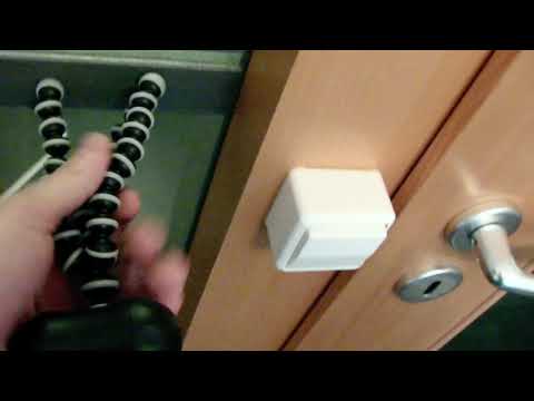 Gorillatorch Gorillapod - by www.enjoyyourcamera.com