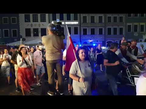 Warszawa i turyści oddają cześć powstańcom warszawskim. cz. 1. 31.07.2021