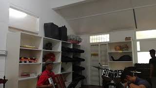 Download lagu Jauh di mata - Ahmad jais cover by ahmad' yassin bersama paklong isma mp3