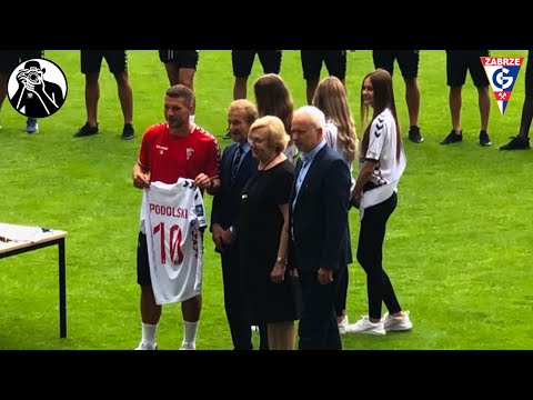 Lukas Podolski receives the jersey of Jesús Jiménez speaks to the fans