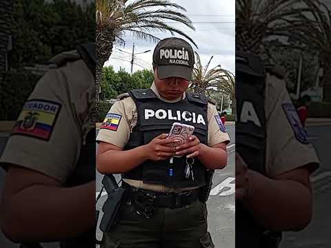 En #Pujilí, Cotopaxi, policía pretendió obstaculizar mi labor porque no hacen su trabajo 17122025
