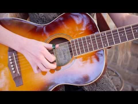 14 Year Old Amaya Rose, Sings and Plays: Bang Bang, Cover (Italian Version)