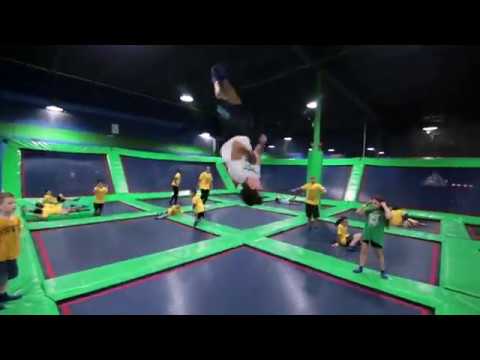 Godzinne wejście do parku trampolin dla 1 lub 2 osób w New Age Jump (do -41%) - Second Medium