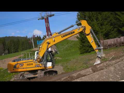 Slopestyle construction work - Crankworx Les Gets 2017