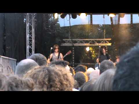 ELECTRELANE - Smalltown Boy [22-07-2011, Live à La Plage du Glaz'Art, Paris, France]