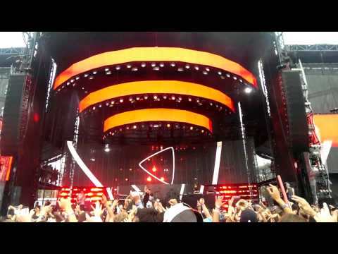 Modestep live at lollapalooza 2013 part 7