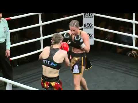 Delfine Persoon Vs. Nicole Boss - WBC Lightweight Title - 25/4/15