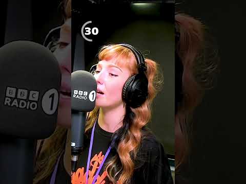 MADDY V IN THE 60 SECOND SEND IT ON RADIO 1 takes on the60 Second Send it freestyle challenge 2023!