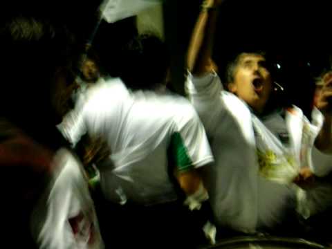 Los Devotos previa con los bombos, Noche Albiverde TKO 2-1 monjas