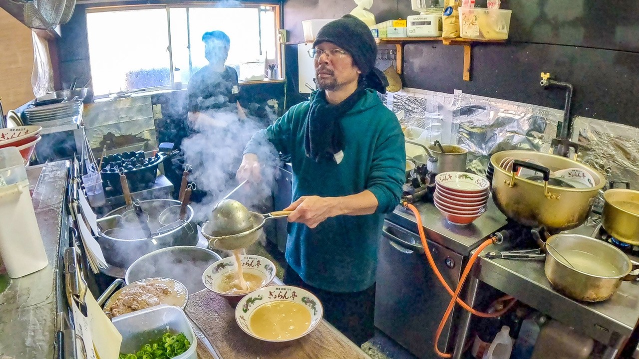 Cooking Tonkotsu Soup for 10 Hours Straight! Inside 80-Year-Old Legendary Tonkotsu Ramen Shop