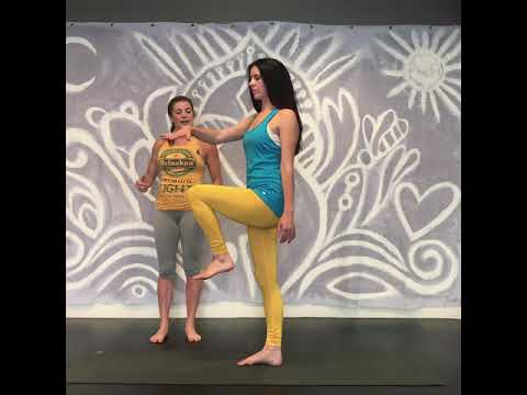 Parivrtta Hasta Padangusthasana