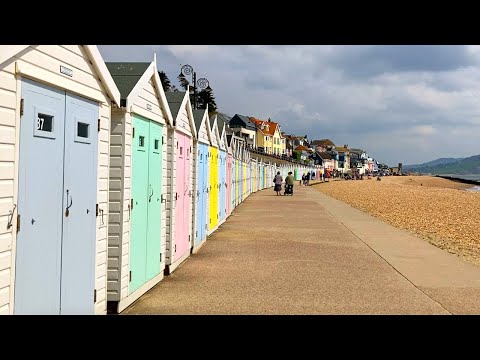 England's beloved coastal town 🏴󠁧󠁢󠁥󠁮󠁧󠁿 4K Travel to Lyme Regis | England Walking Tour