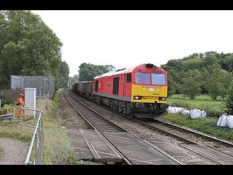 DB's 60044 heads through Mottisfont with 7V16 - 25.09.2019
