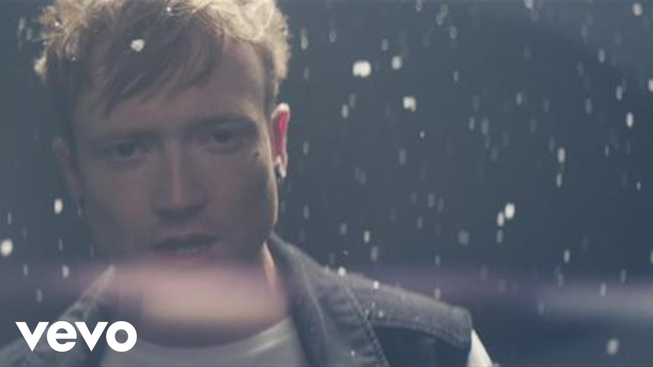 Mallory Knox - Shout at the Moon (Official Video) - YouTube