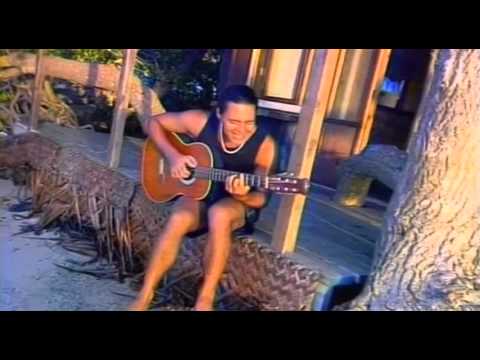 Clips : Tapuarii Laughlin chante "Je te promets"