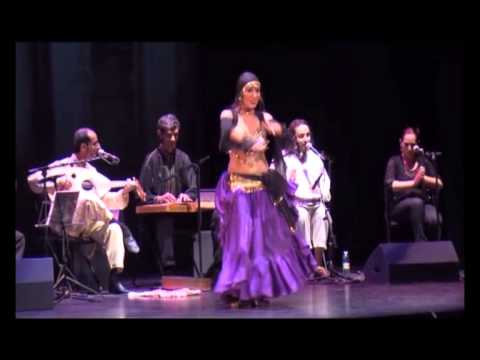 Espectáculo de Música y Danza Oriental con Dunia Hennia,Granada.Federica al baile