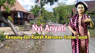 Download lagu The atmosphere of the village and its residence Sinden Tayub Waranggono NYI ARIYATI Ngasem Bojone... mp3